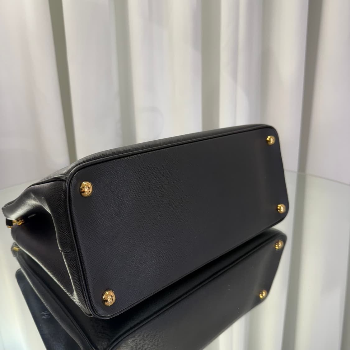 [새상품급]프라다 사피아노 럭스 토트백 블랙 상품이미지4