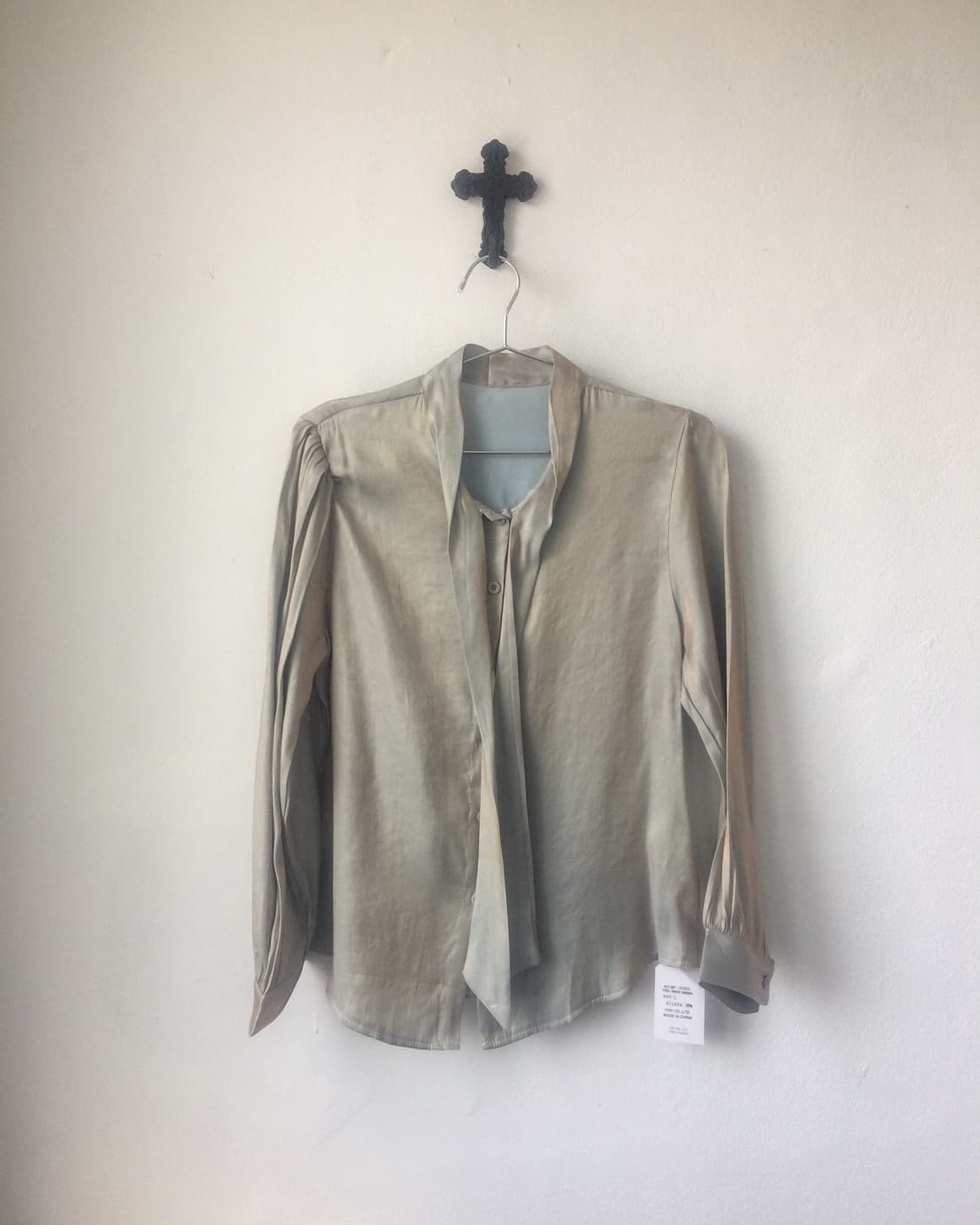 Glossy tied blouse 상품이미지2