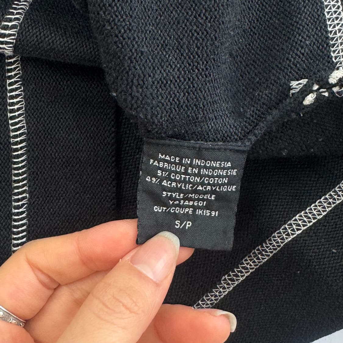 Guess 게스 스펠아웃로고 블랙 니트  상품이미지6