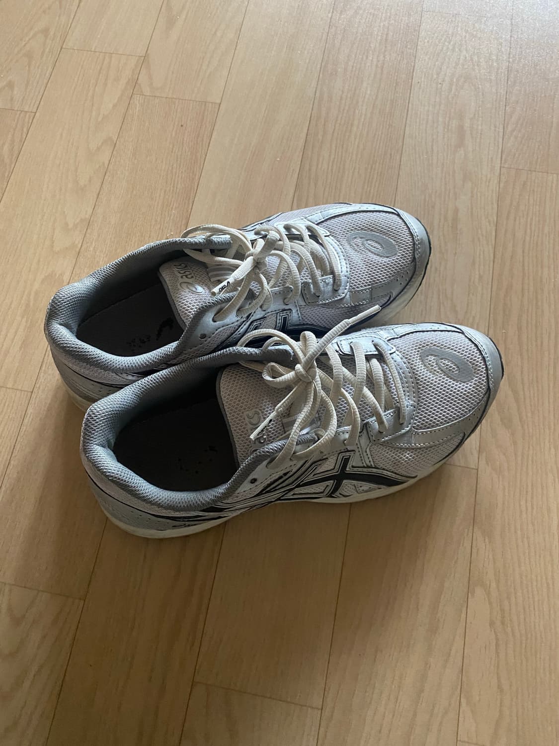 아식스 조그 100 S 화이트 블랙 255 - 2E 와이드 운동화 상품이미지1