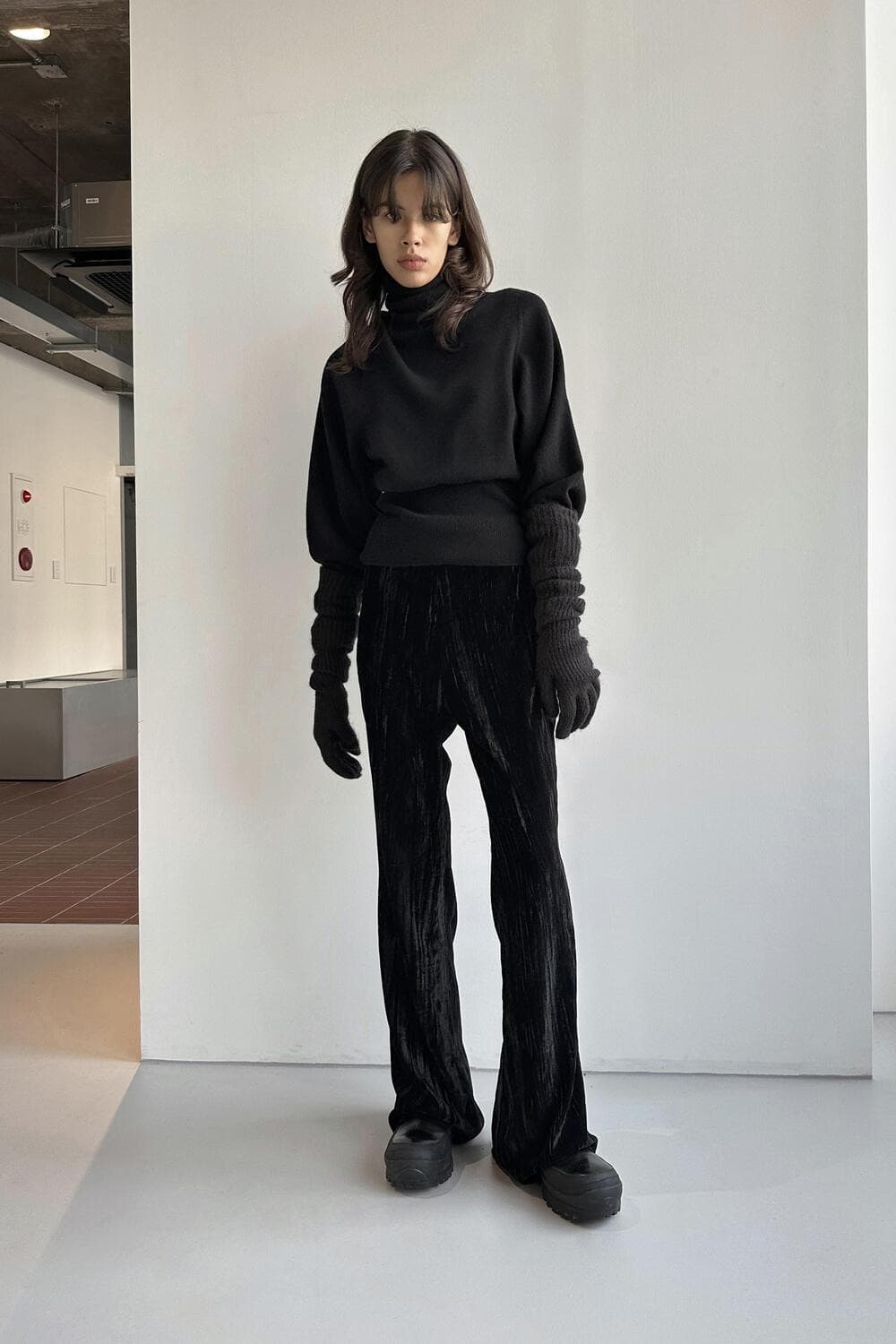 VELVET BOOTCUT PANTS 상품이미지1