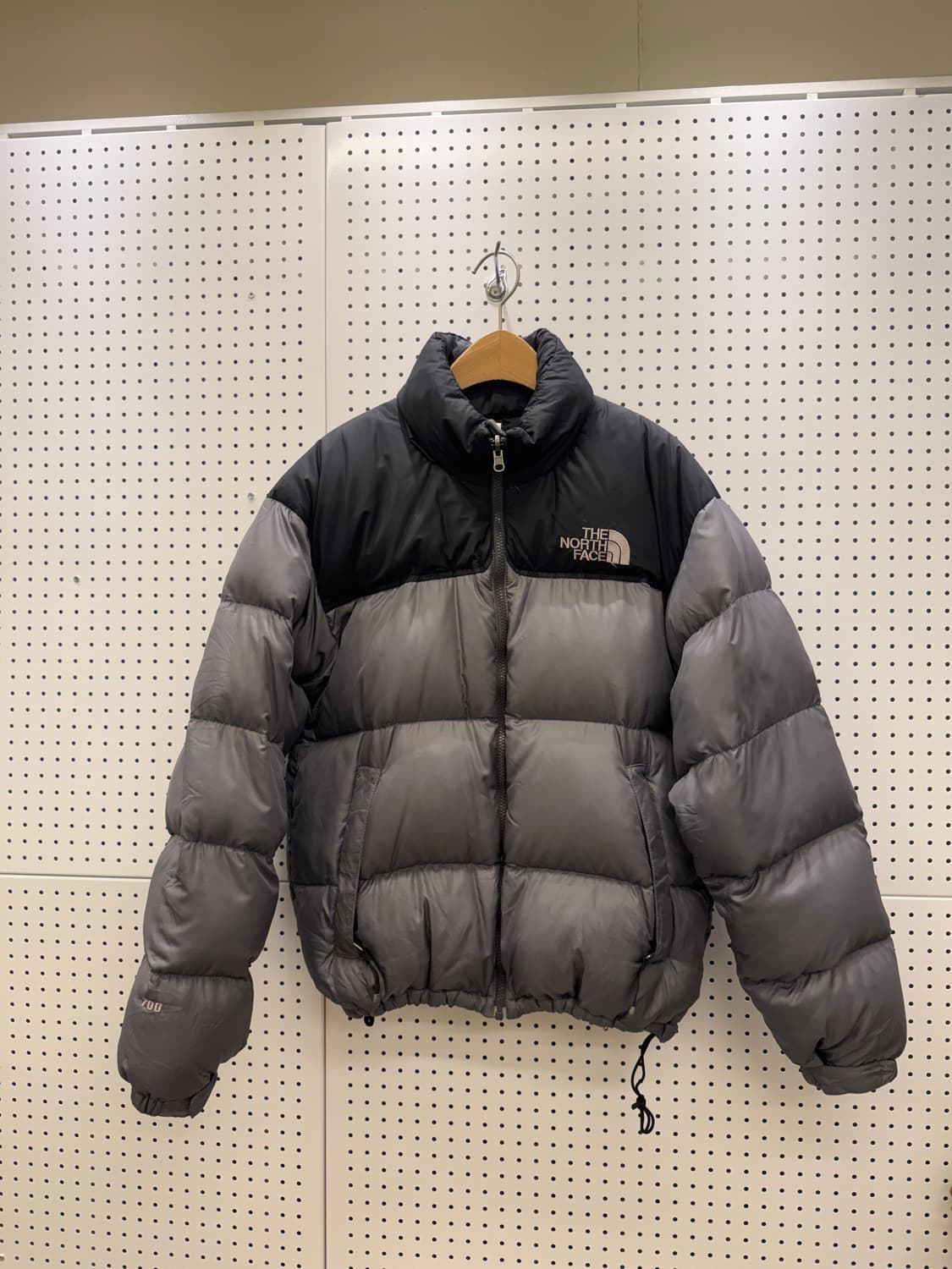 노스페이스 레트로 눕시 다운 푸퍼 패딩 그레이 U60 상품이미지2