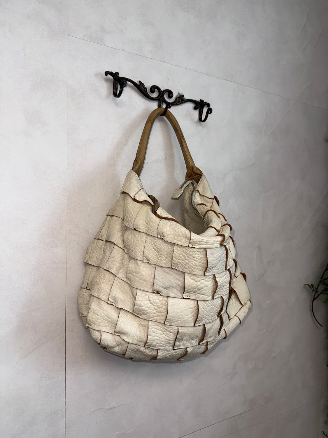 Ivory lamb & cow skin patch layered 숄더백 상품이미지2