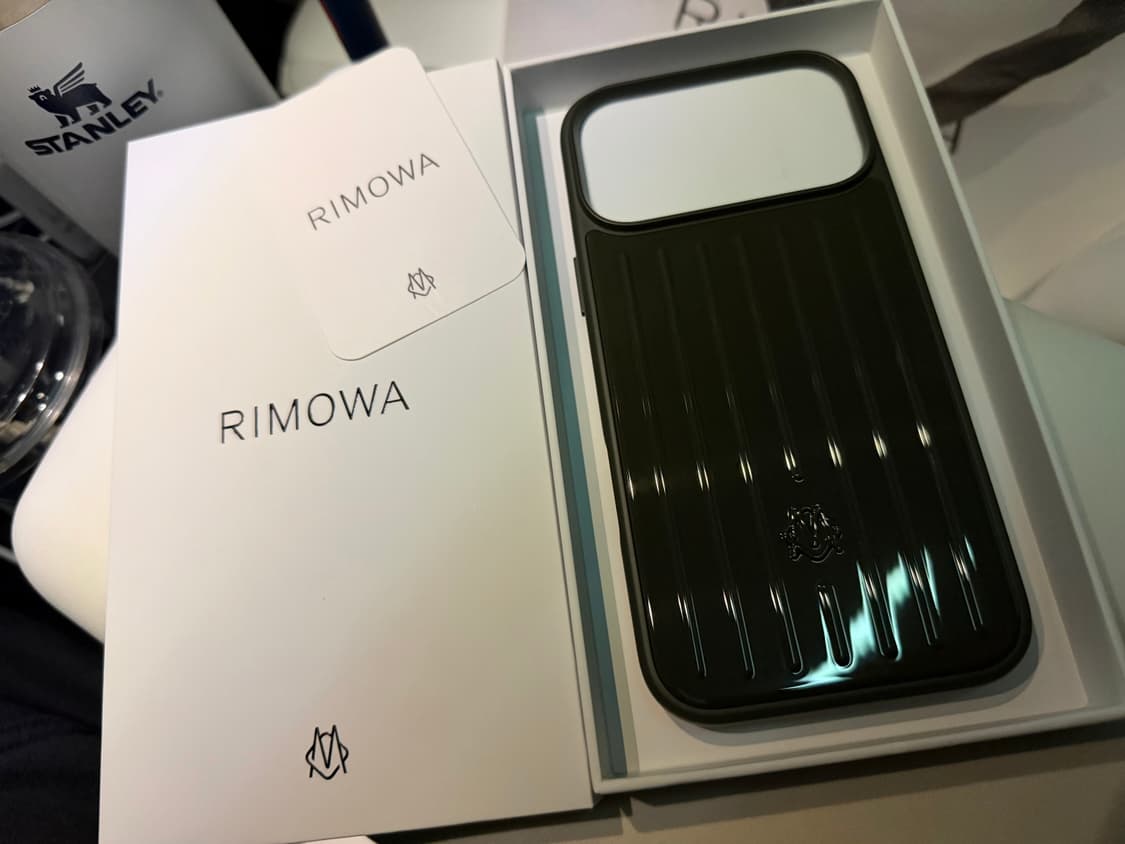 아이폰17프로맥스 리모와 슬레이트그레이 맥세이프 케이스 상품이미지1