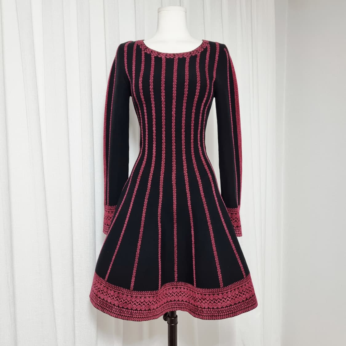 마쥬 maje 벨벳자수 니트 원피스 (44-날씬55/표기2) 상태최상 상품이미지1