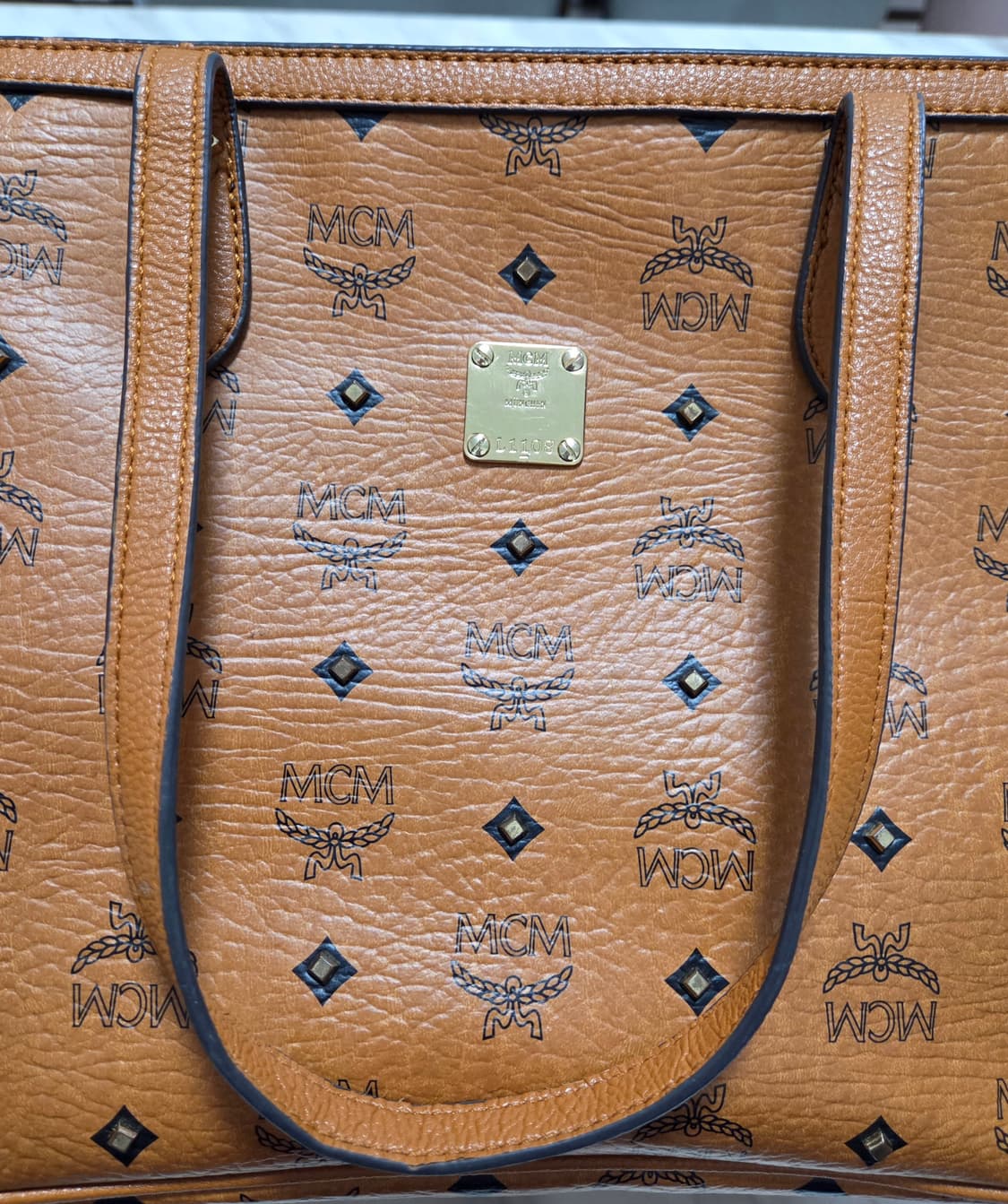 MCM 비세토스 스터드 쇼퍼백 상품이미지10