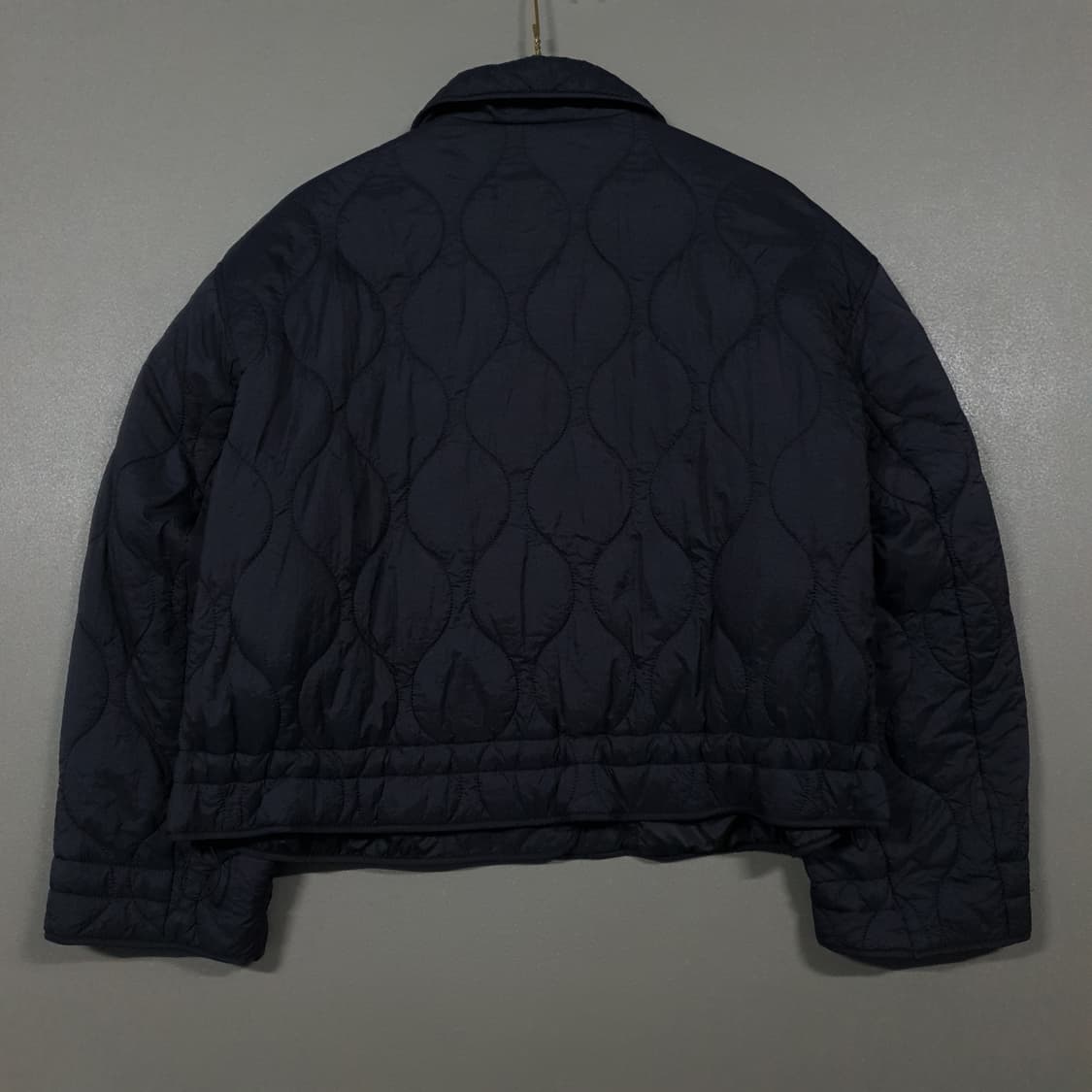 여성) 에잇세컨즈 신형 22FW 물결 퀼팅 쇼트 패딩 점퍼 자켓 블랙 상품이미지7