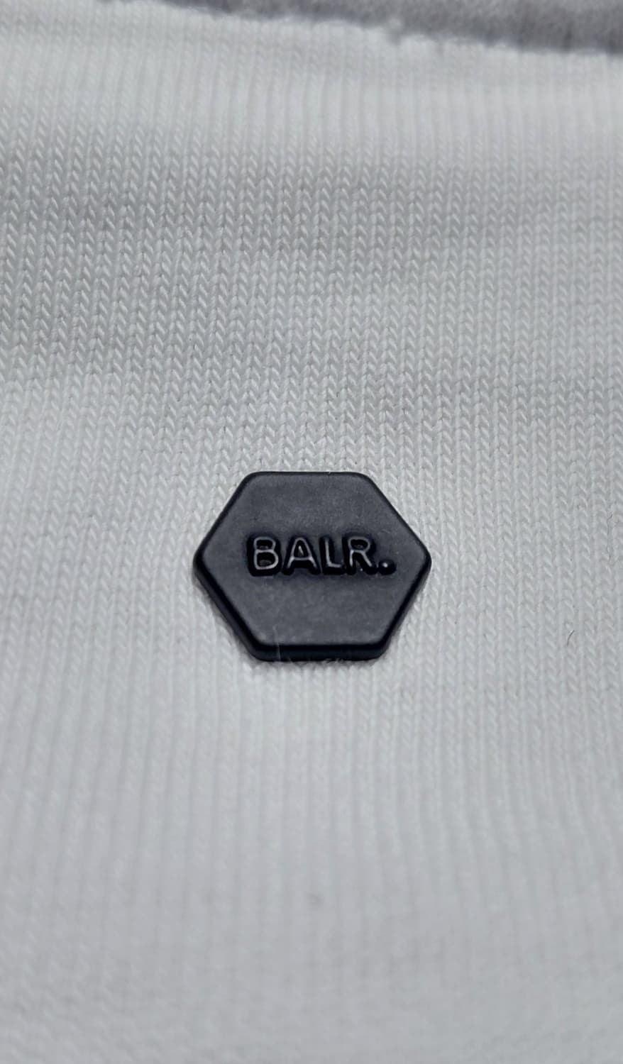 [S] 발레르(BALR.) 메탈 플레이트 로고 반팔 티셔츠 (화이트) 상품이미지8