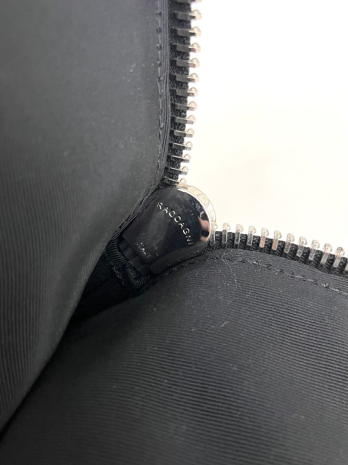 쥬세페 자노티 컬렉션 스터드 송치 레더백 상품이미지6