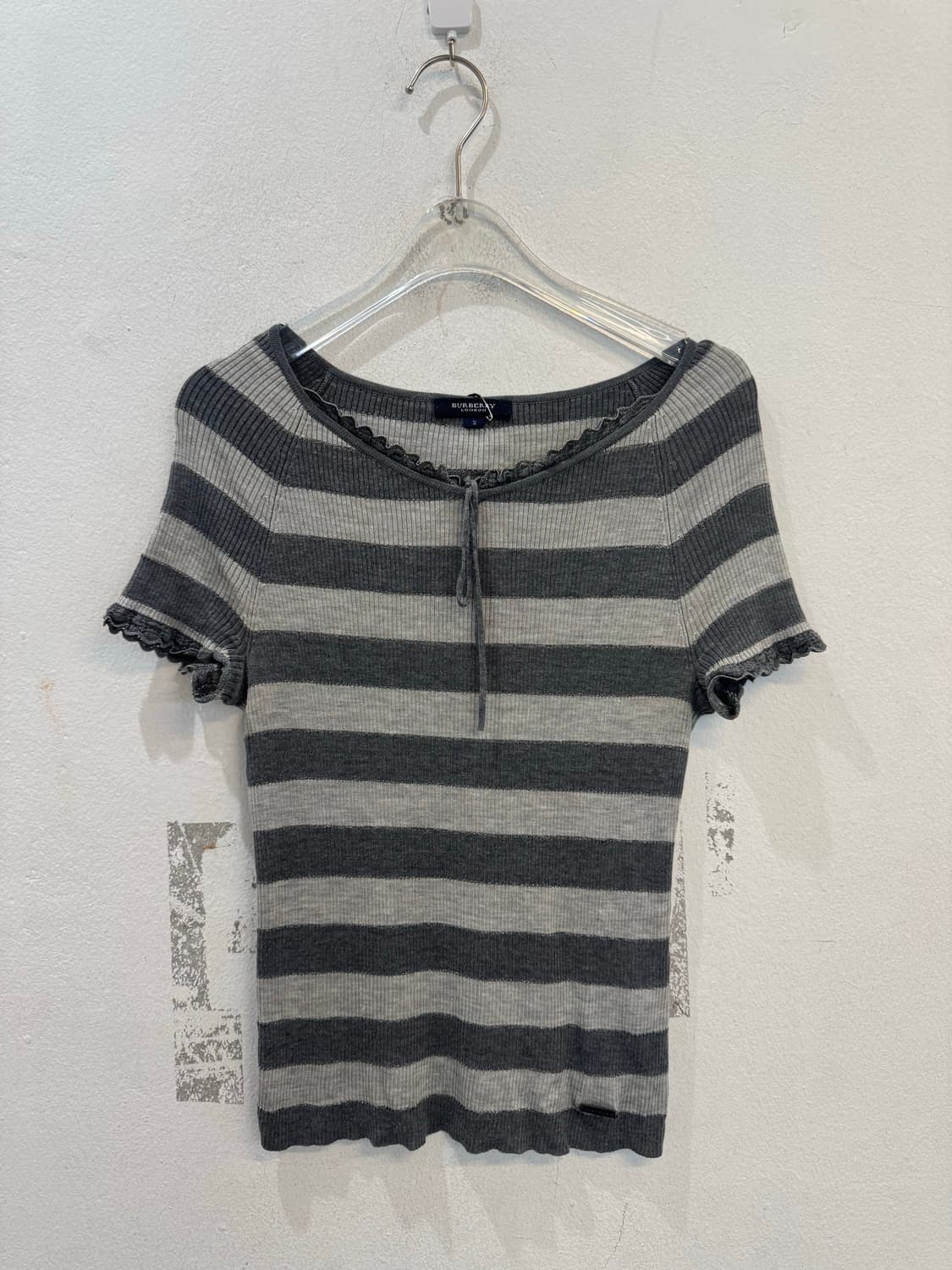 Burberry Stripe Short Sleeve V-Neck Knit 상품이미지1