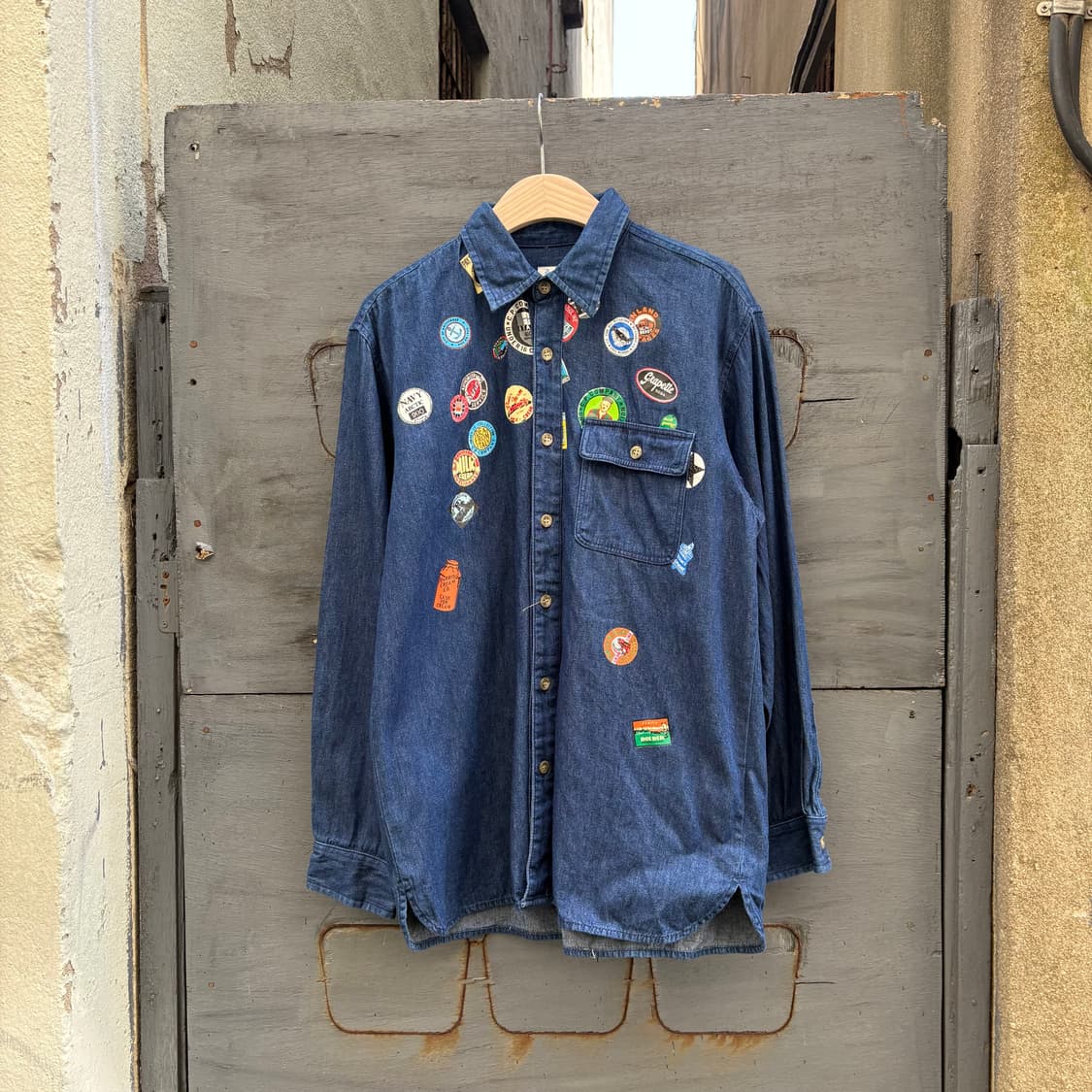 씨피컴퍼니 데님 멀티 패치 셔츠 상품이미지1