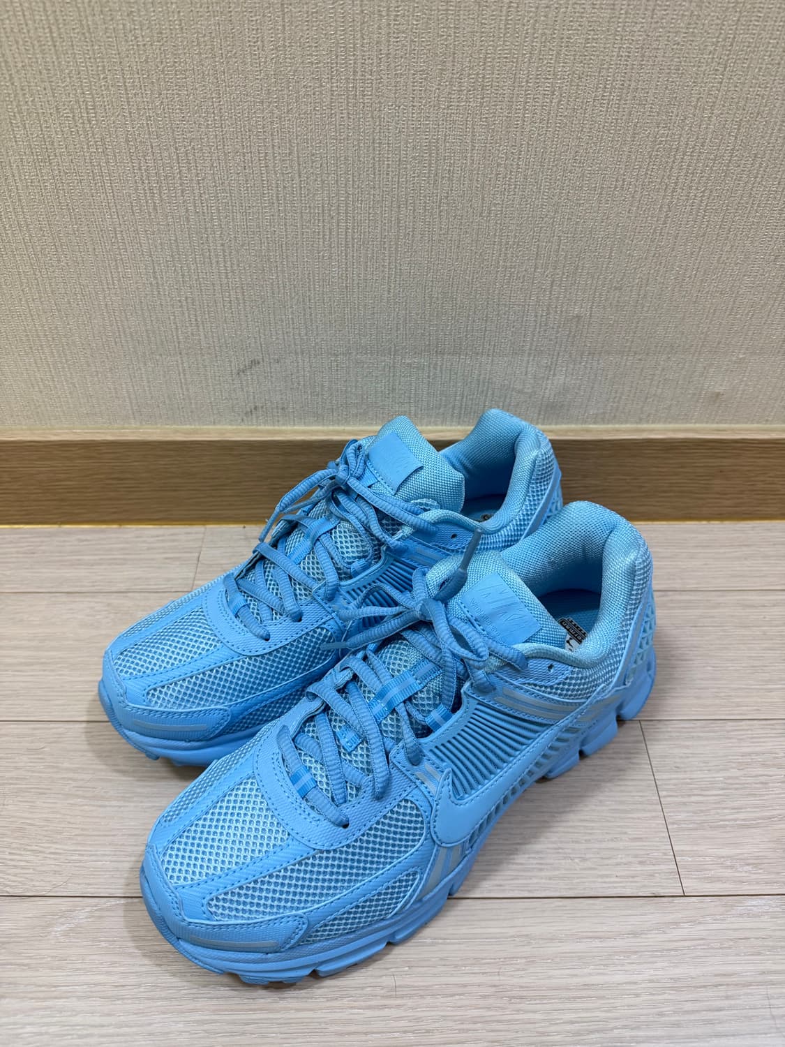 나이키 줌 보메로5 레이크사이드 상품이미지2