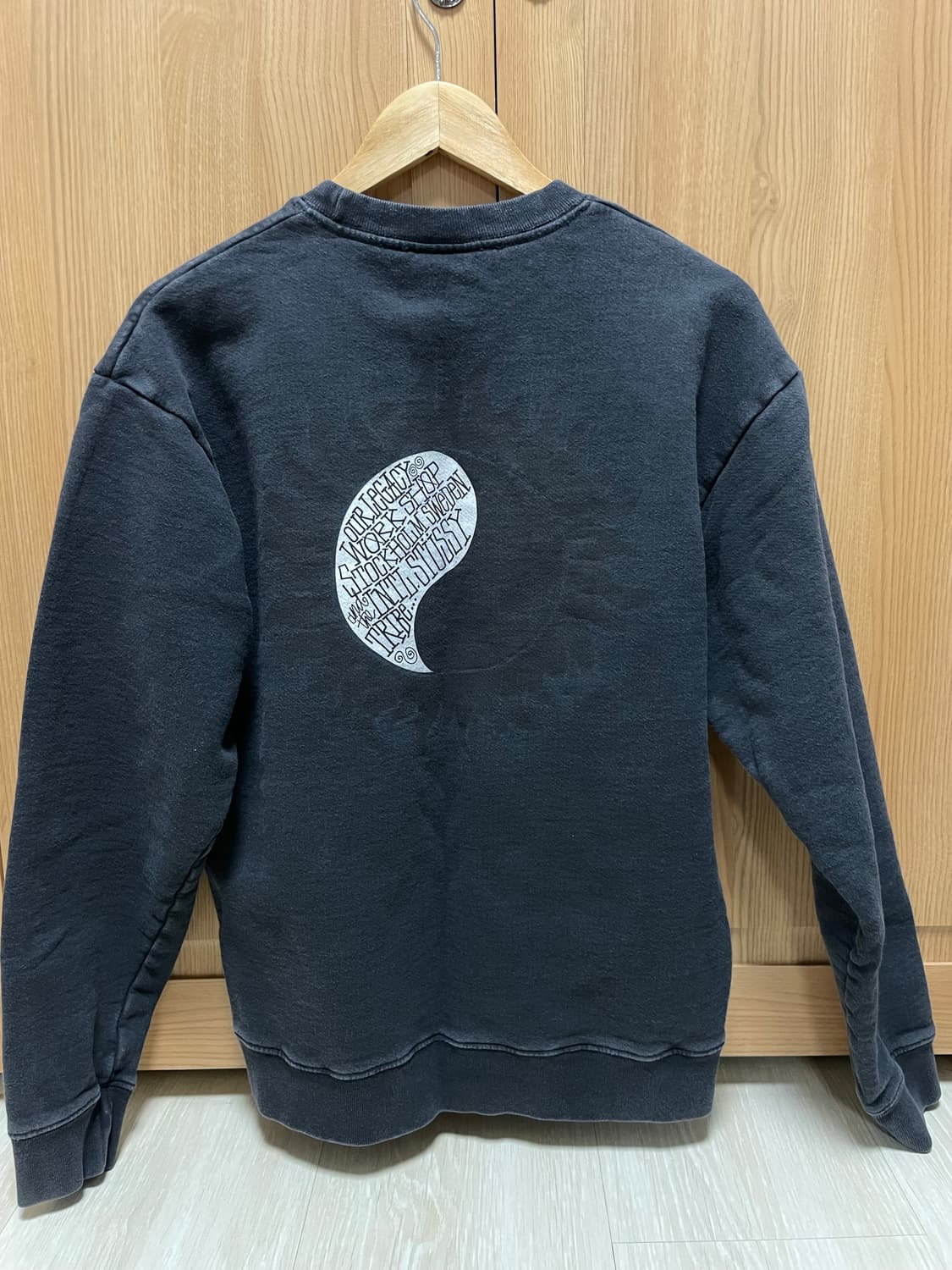 스투시 x 아워레가시 썬 피그먼트 다이드 맨투맨 블랙 s 상품이미지2