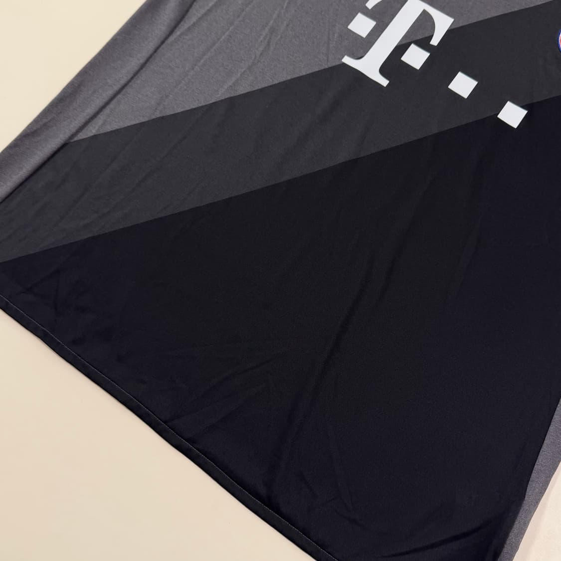 16-17 바이에른뮌헨 어웨이 로벤 유니폼 상품이미지6