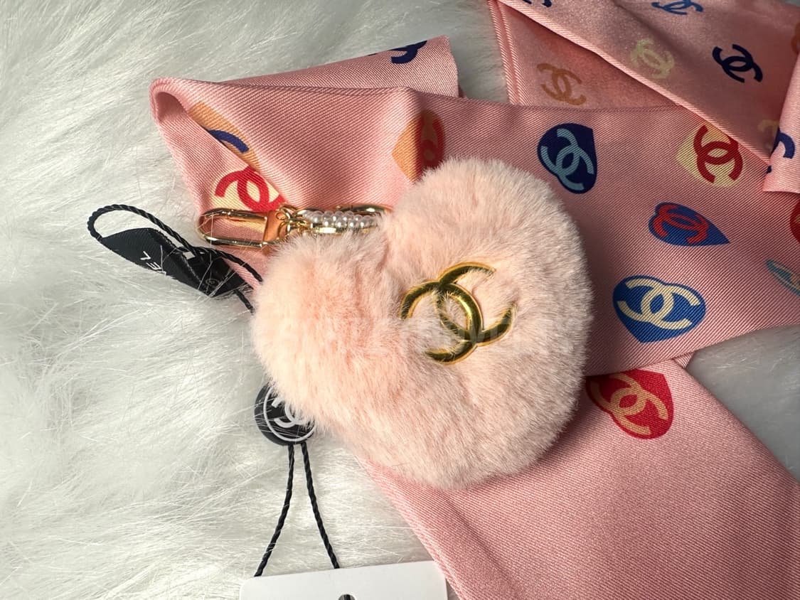 샤넬 하트 폼폼이 키링 핑크 상품이미지4