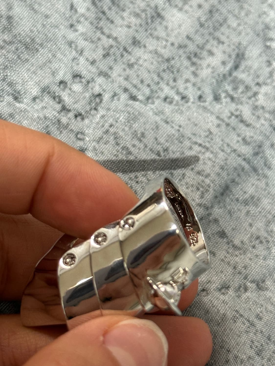 단품 급처 네고가능) 비비안 웨스트우드 아머 링 플래티넘 M 상품이미지5