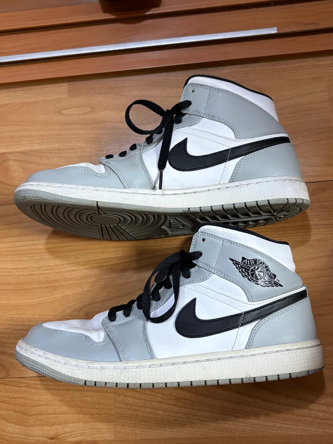 조던 1 미드 스모크그레이 상품이미지1