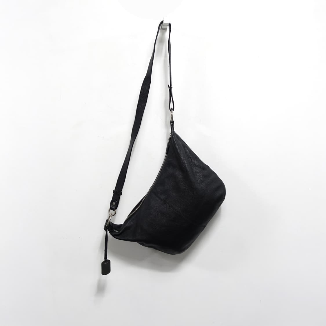 FURLA  훌라 아티잔 스타일 제뉴인레더 메탈 벨트 레더 크로스백 상품이미지1