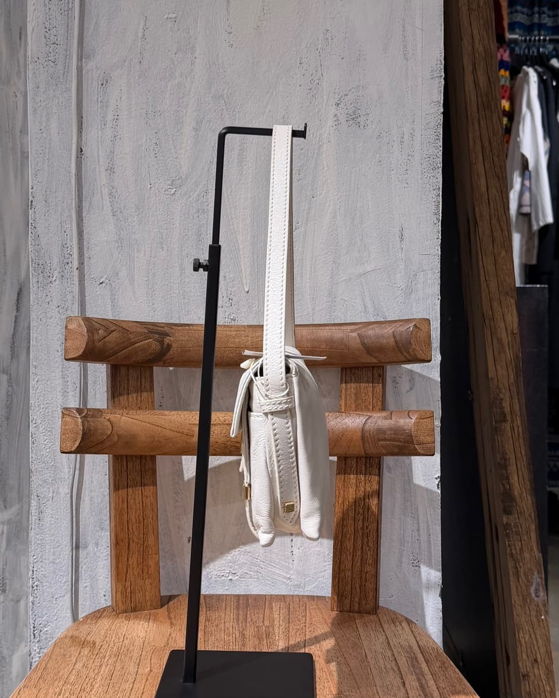 펜디 화이트 레더 바게트 숄더백 상품이미지5