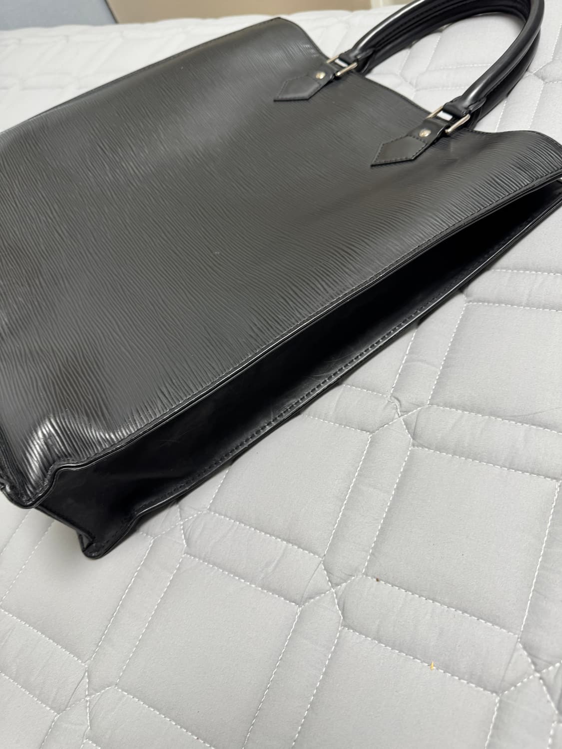 루이비통 에삐 삭플라 토트백 블랙 상품이미지5