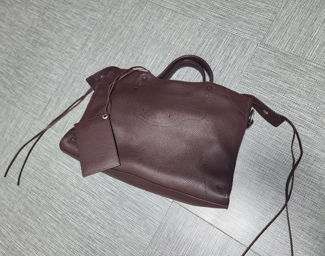 발렌시아가 모터백 블랙아웃 시티백 미디움 토트백 상품이미지1