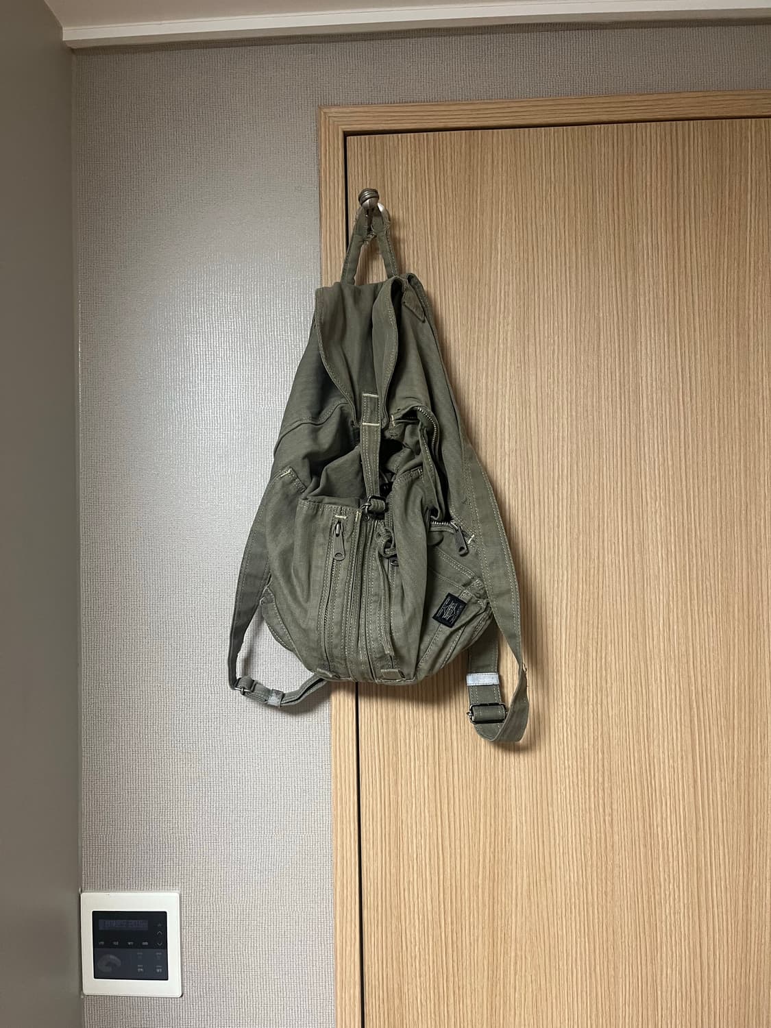 포터 해링본 럭색 올리브 판매합니다 상품이미지1