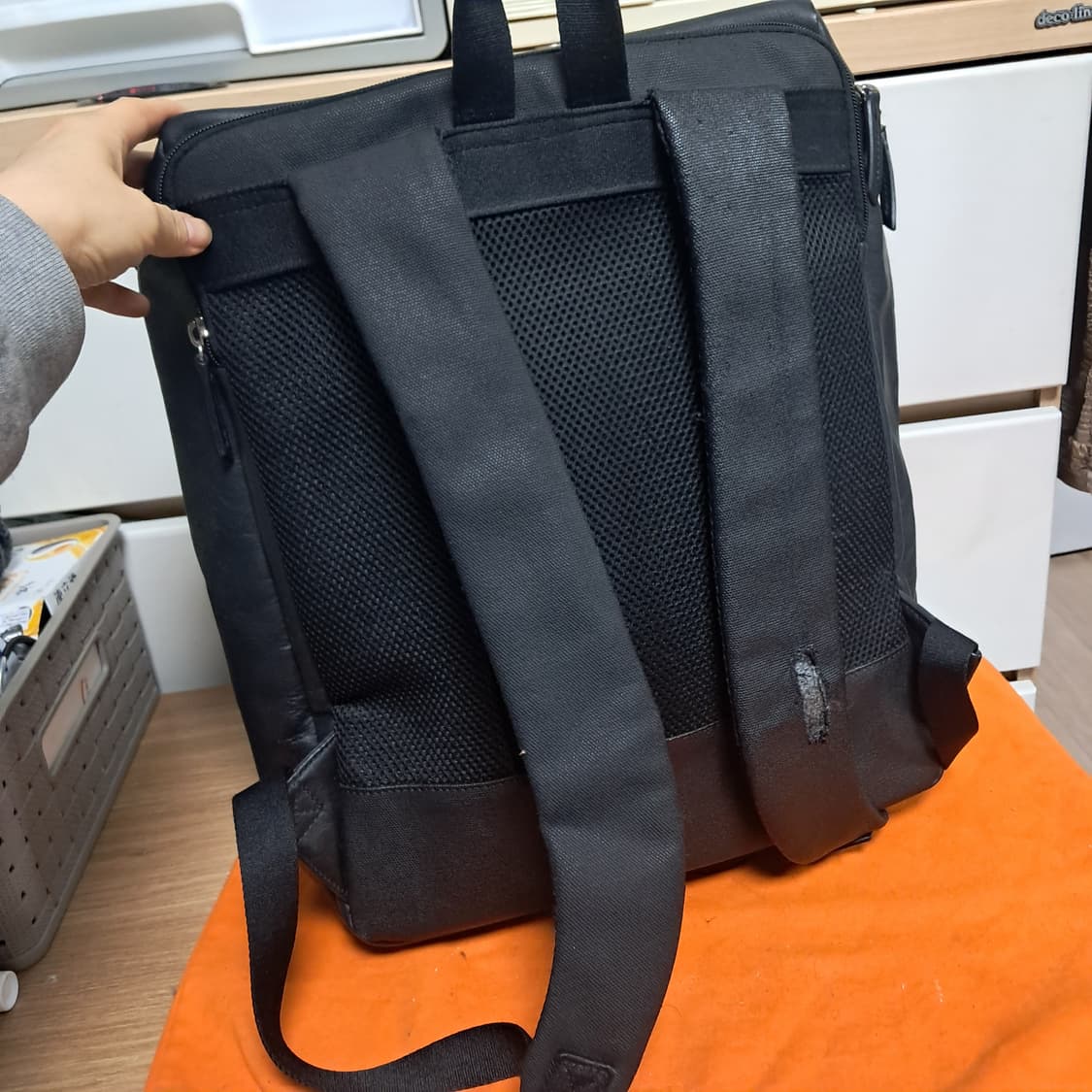 만다리나덕 블랙 가죽 백팩(어깨끈 손상)남녀공용가능 상품이미지2