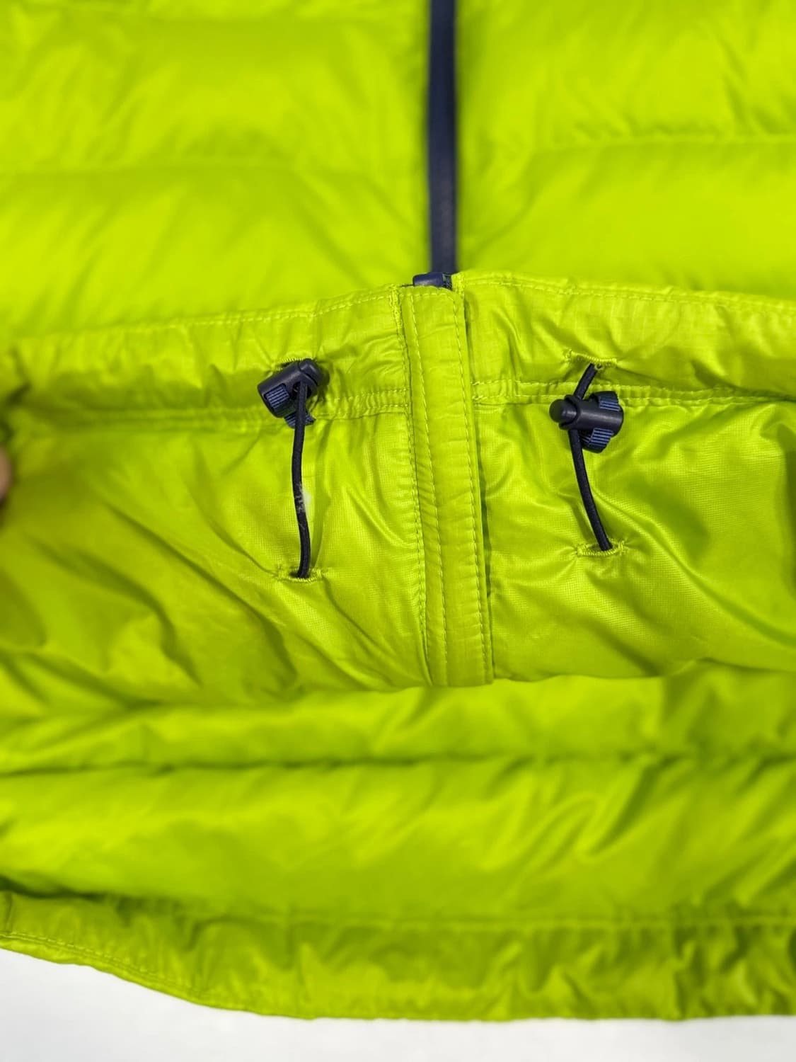 10s 파타고니아 경량패딩 네온 그린 상품이미지6