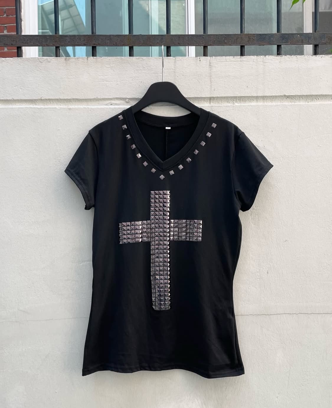 Stud Cross Line Top 스터드 십자가 펑크탑 상품이미지1