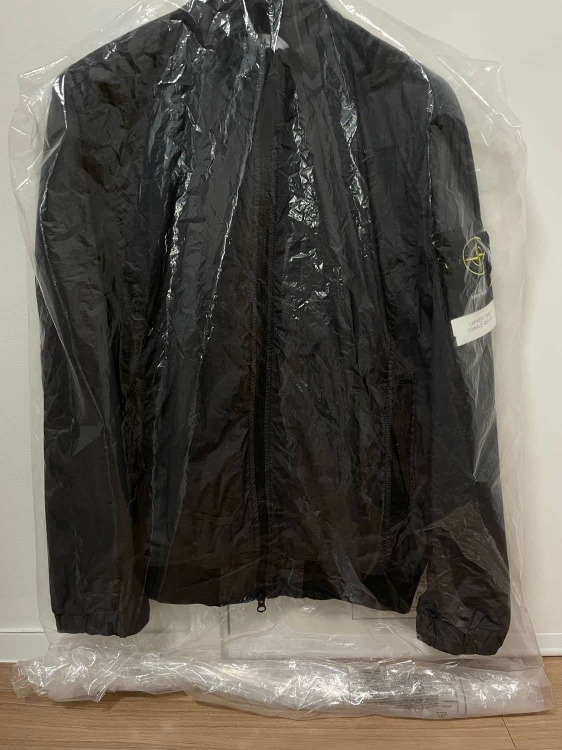 (새상품) 스톤아일랜드 크링클랩스 25ss바람막이 상품이미지2