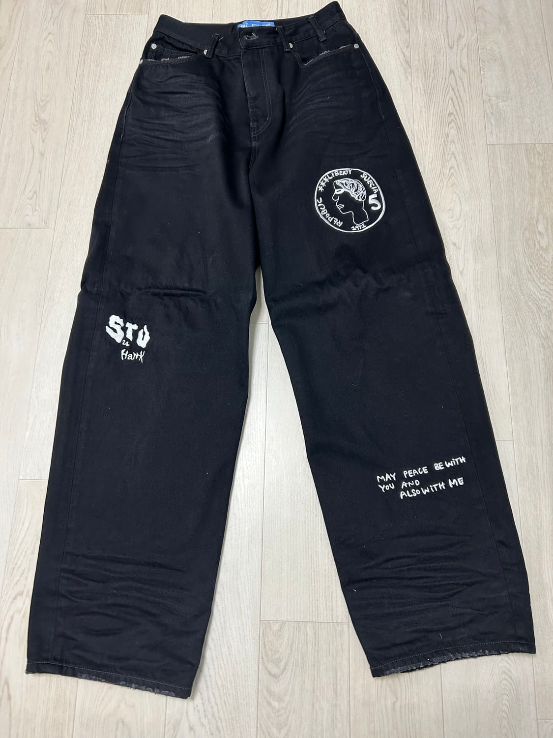 STU x hank 엠브로더리 데님 팬츠 블랙 상품이미지1