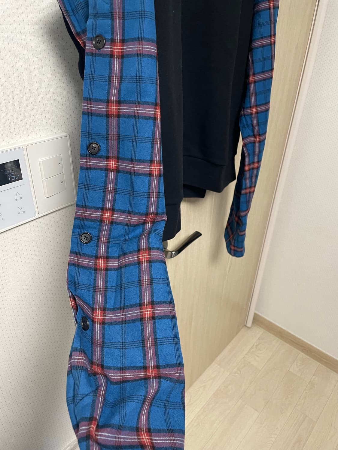 52사이즈 택달린 새상품, 우영미 체크셔츠 맨투맨 블랙 상품이미지2