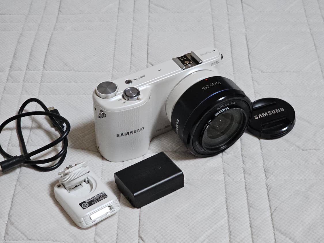 삼성 NX2000 미러리스 카메라

블랙 렌즈 상품이미지6