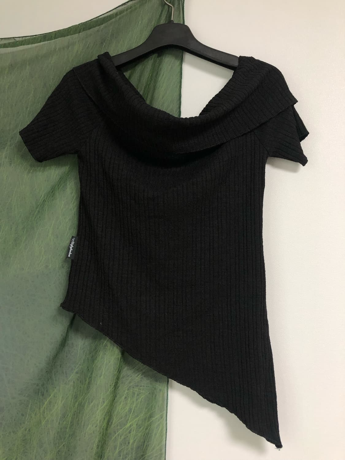 어글리쉐도우 uglyshadow 니트 오프숄더 상품이미지2