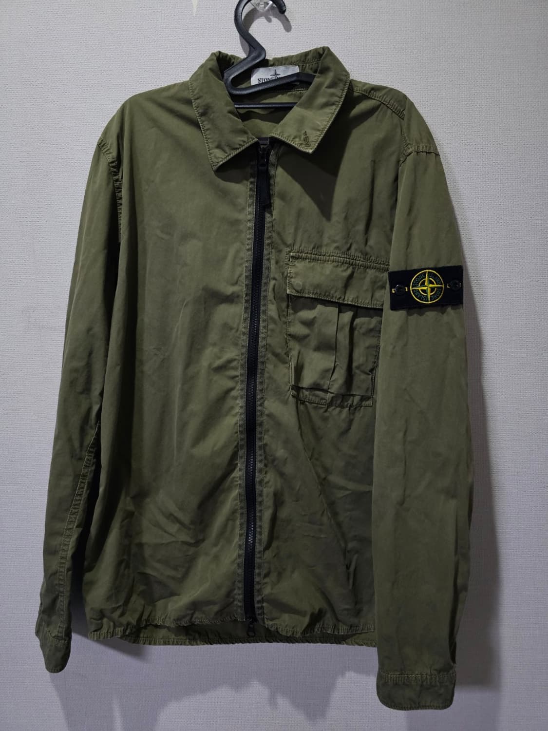 정품 스톤아일랜드 카키 오버셔츠 100 / L 상품이미지1