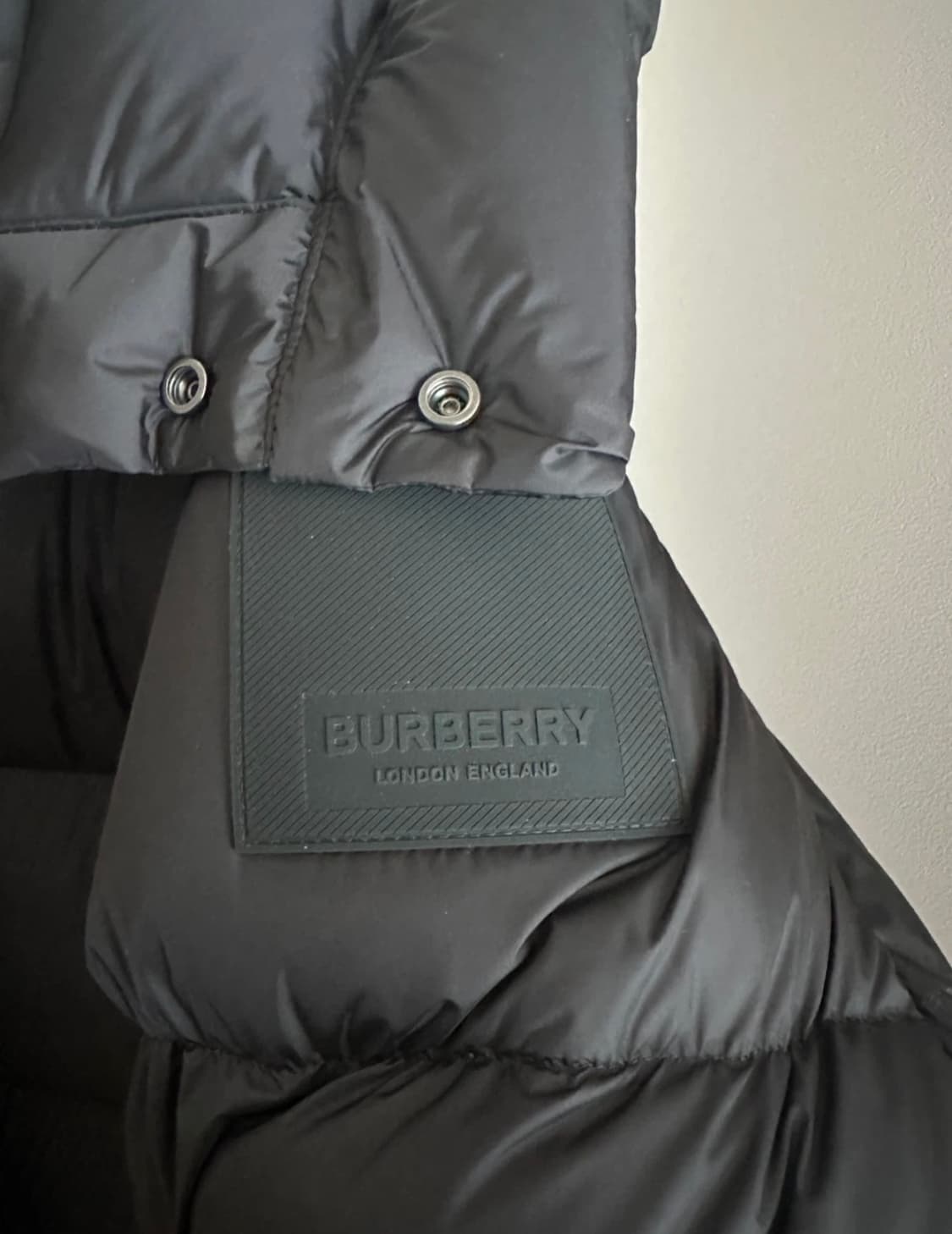 버버리 남성 블랙 패딩 L 팝니다 상품이미지2