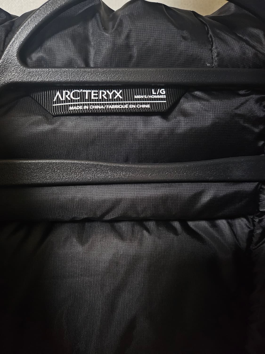 아크테릭스 알파 라이트 웨이트 패딩 블랙 L 상품이미지4