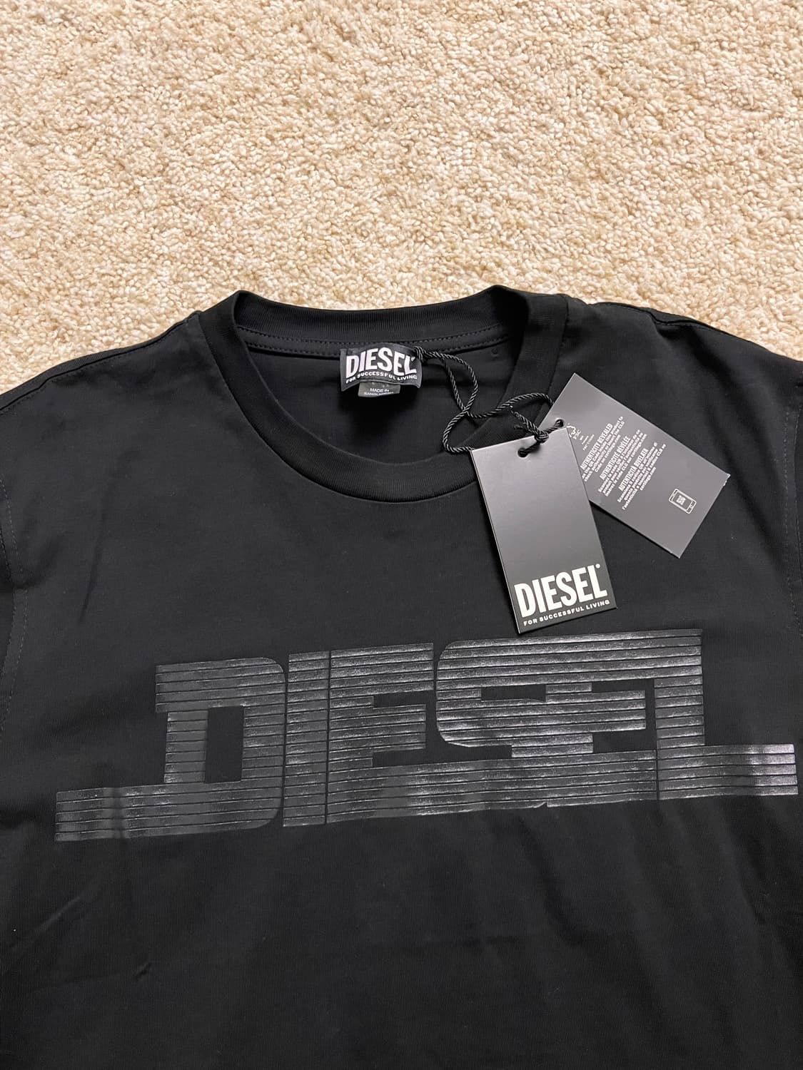 [새상품/정품] 디젤 T-JUST 12-5 유광 로고 반팔티 블랙 M 상품이미지4