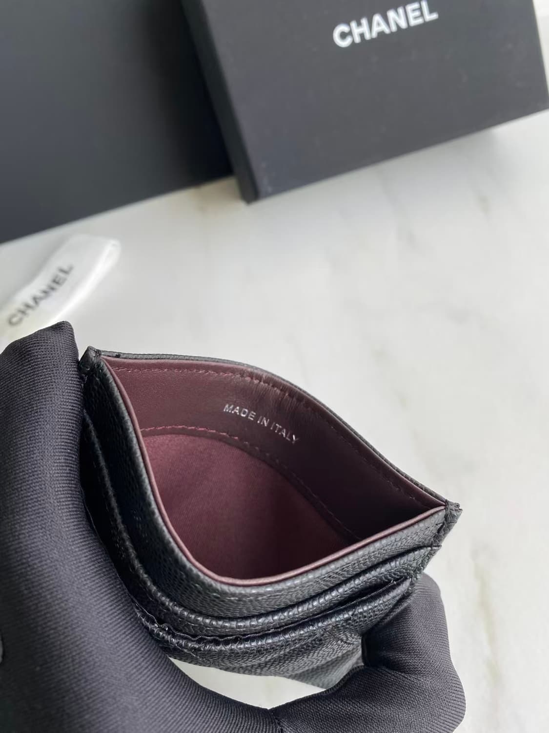 샤넬 클래식 카드 홀더 그레인드 카프스킨 & 실버 메탈 블랙 상품이미지3