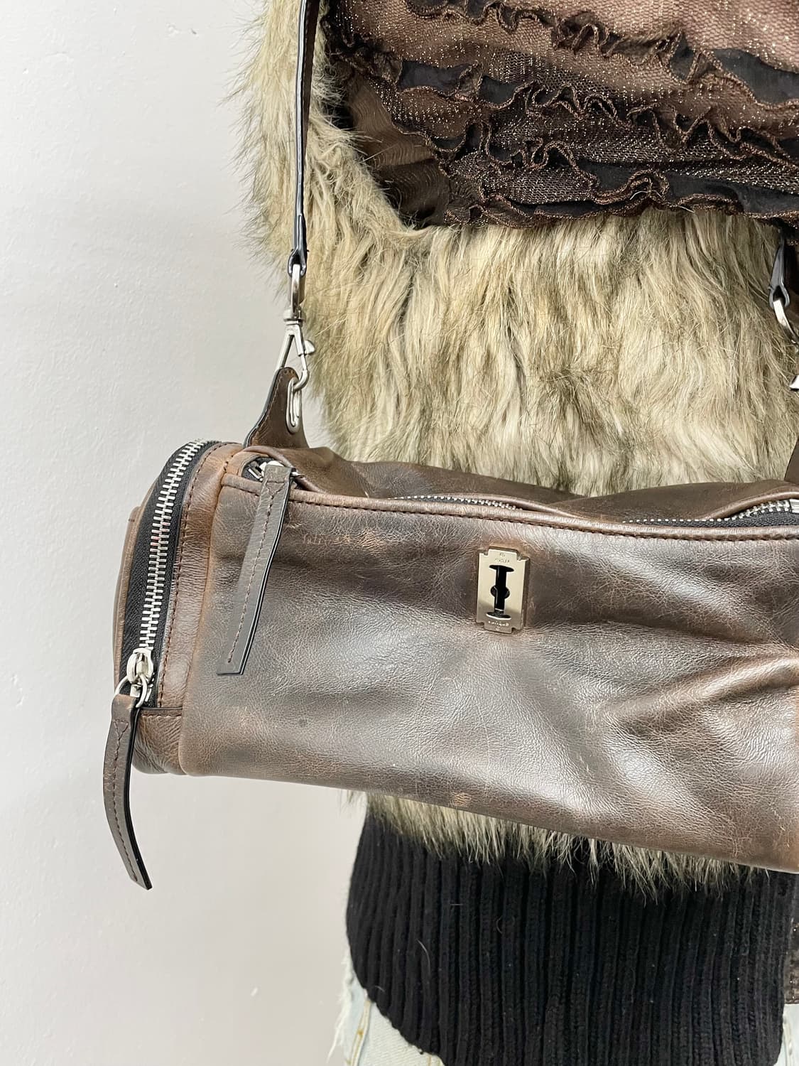 분크 퍼펙 멀티 포켓 숄더 스몰 브라운 상품이미지4