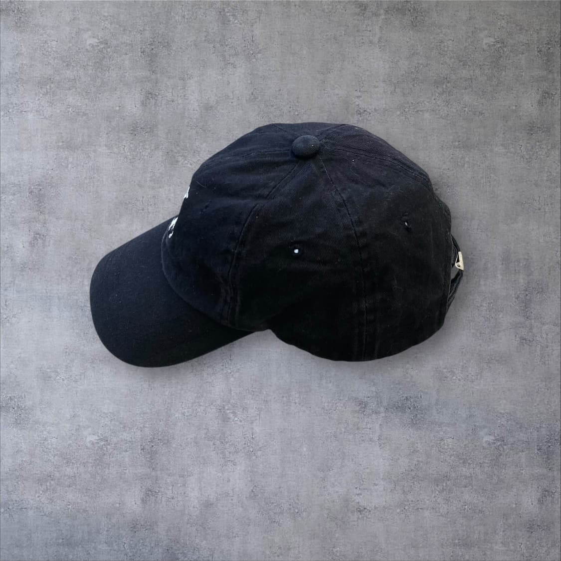 우알롱 블랙 컬러 베이직 로고 볼캡 상품이미지3