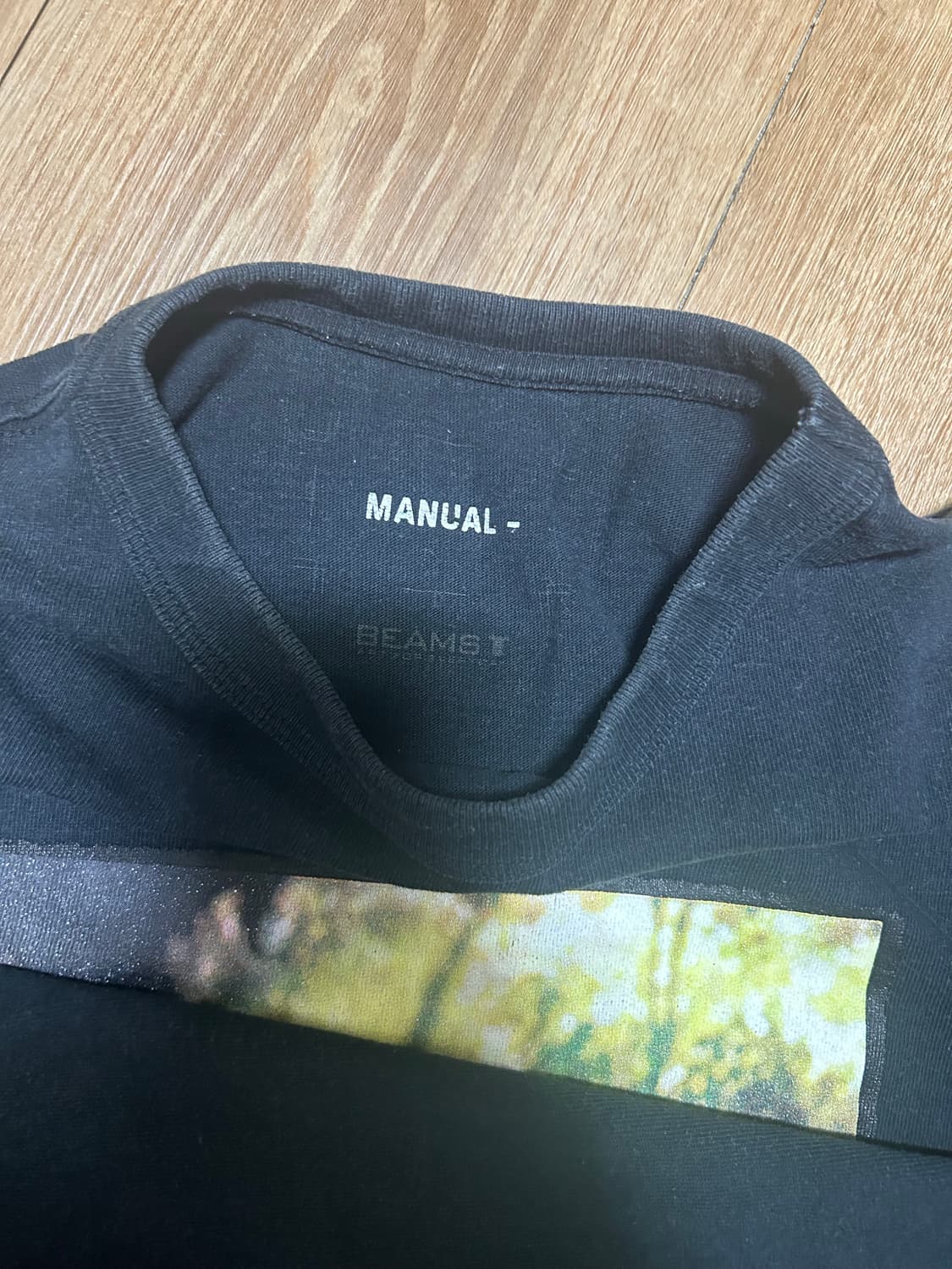 빔즈T x 매뉴얼 x 코미야마 슌 협업 반팔 티셔츠 상품이미지5