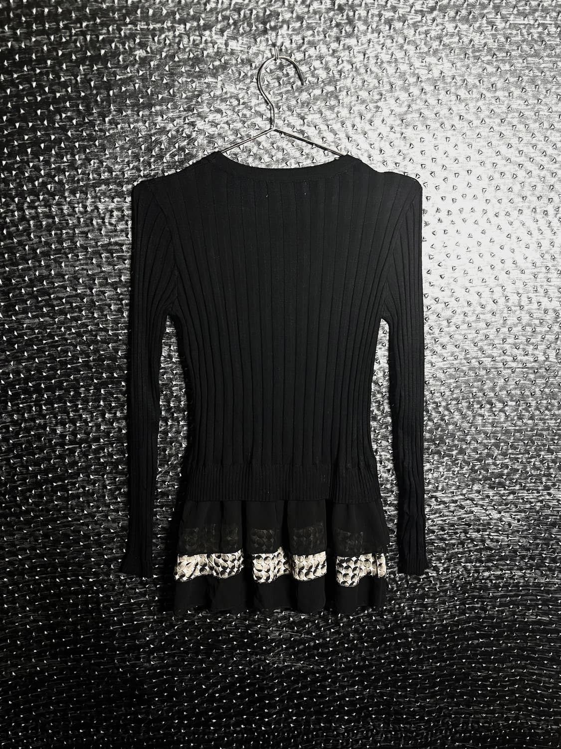 Three is ugly 레이스 트리밍 니트탑 상품이미지2