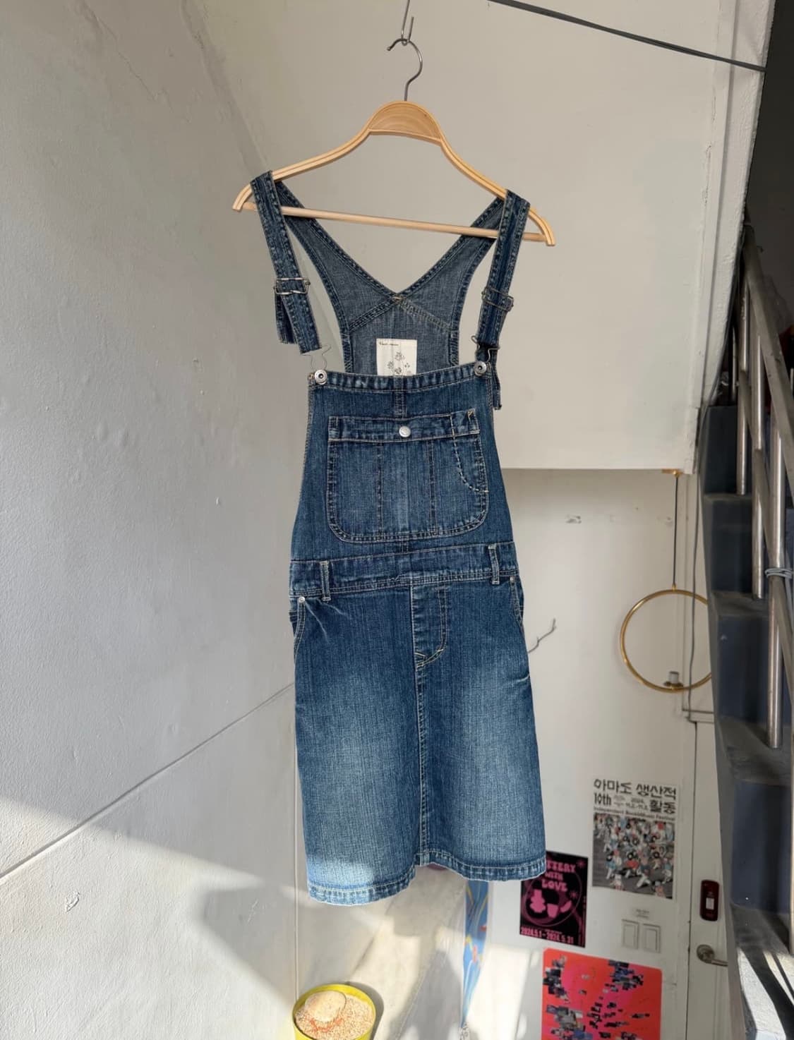 데님 오버롤 멜빵 미디스커트 상품이미지1