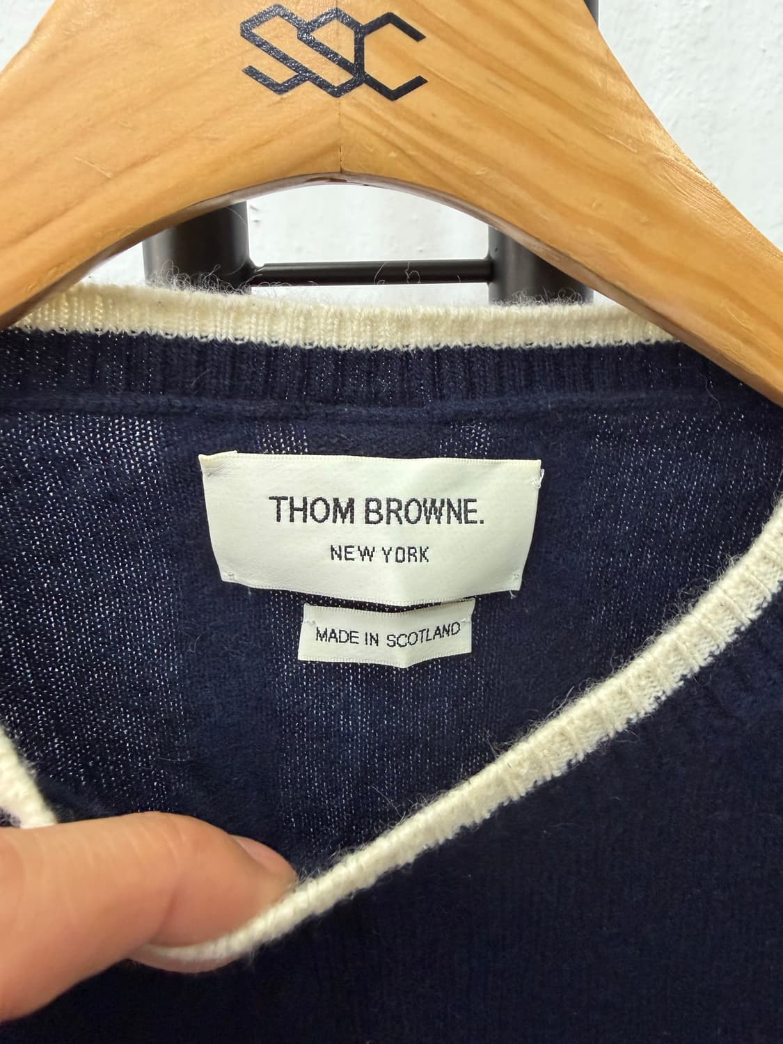 정품) 톰브라운 백로고 캐시미어100 남성니트 4 상품이미지6