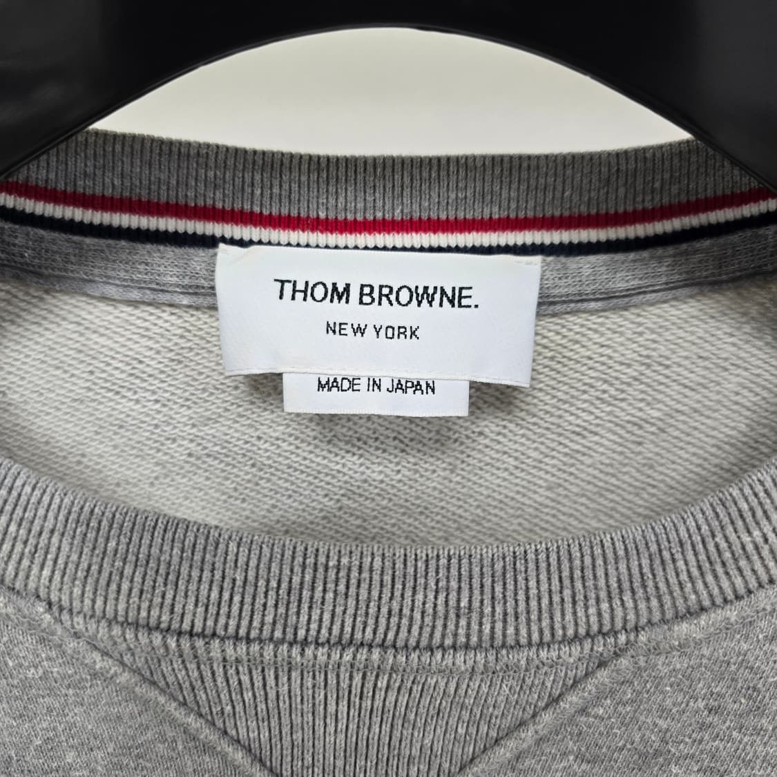 톰브라운 사선 완장 맨투맨 4사이즈 105 판매 상품이미지2