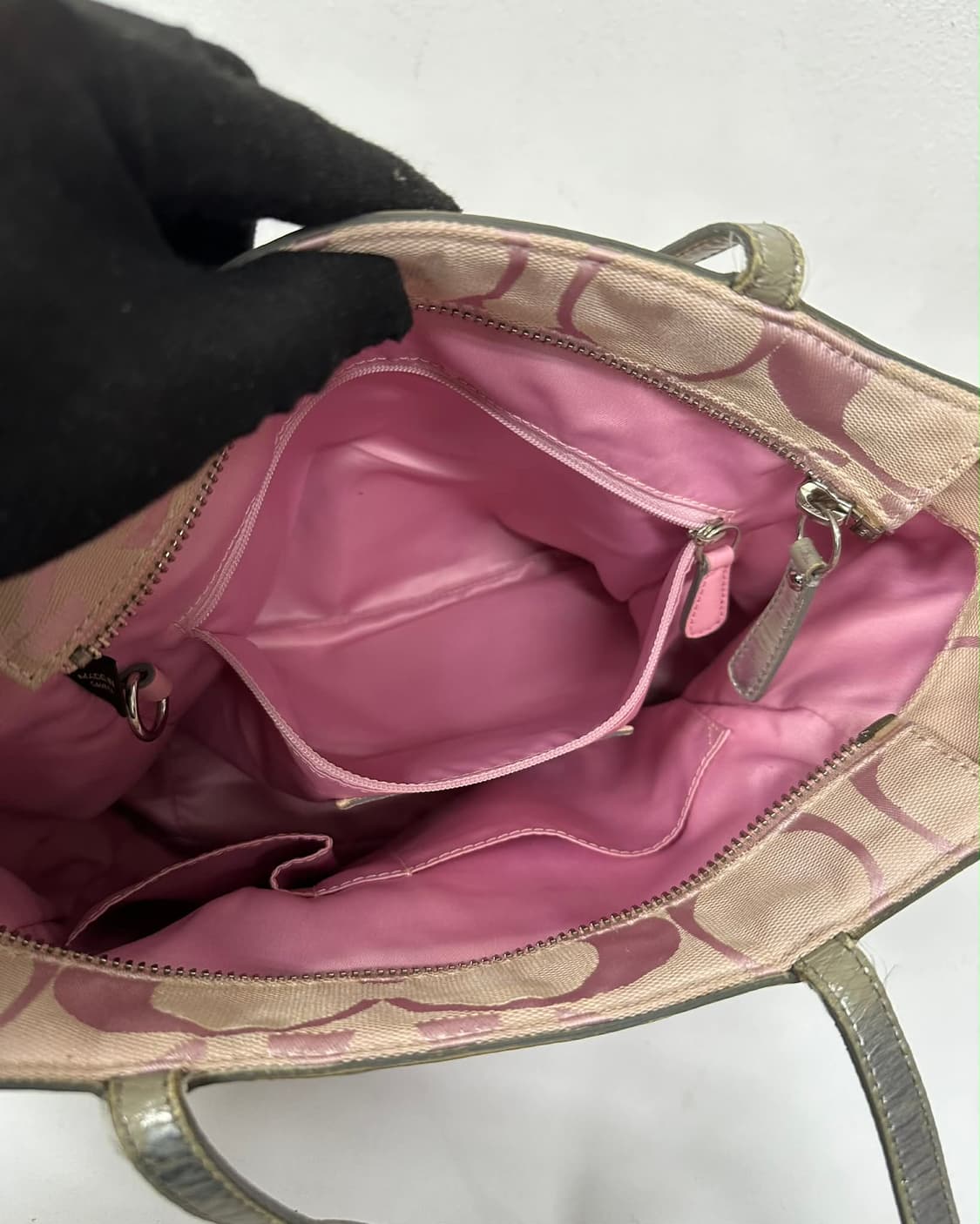 코치 y2k 핑크 시그니처 자가드 토트백 상품이미지8