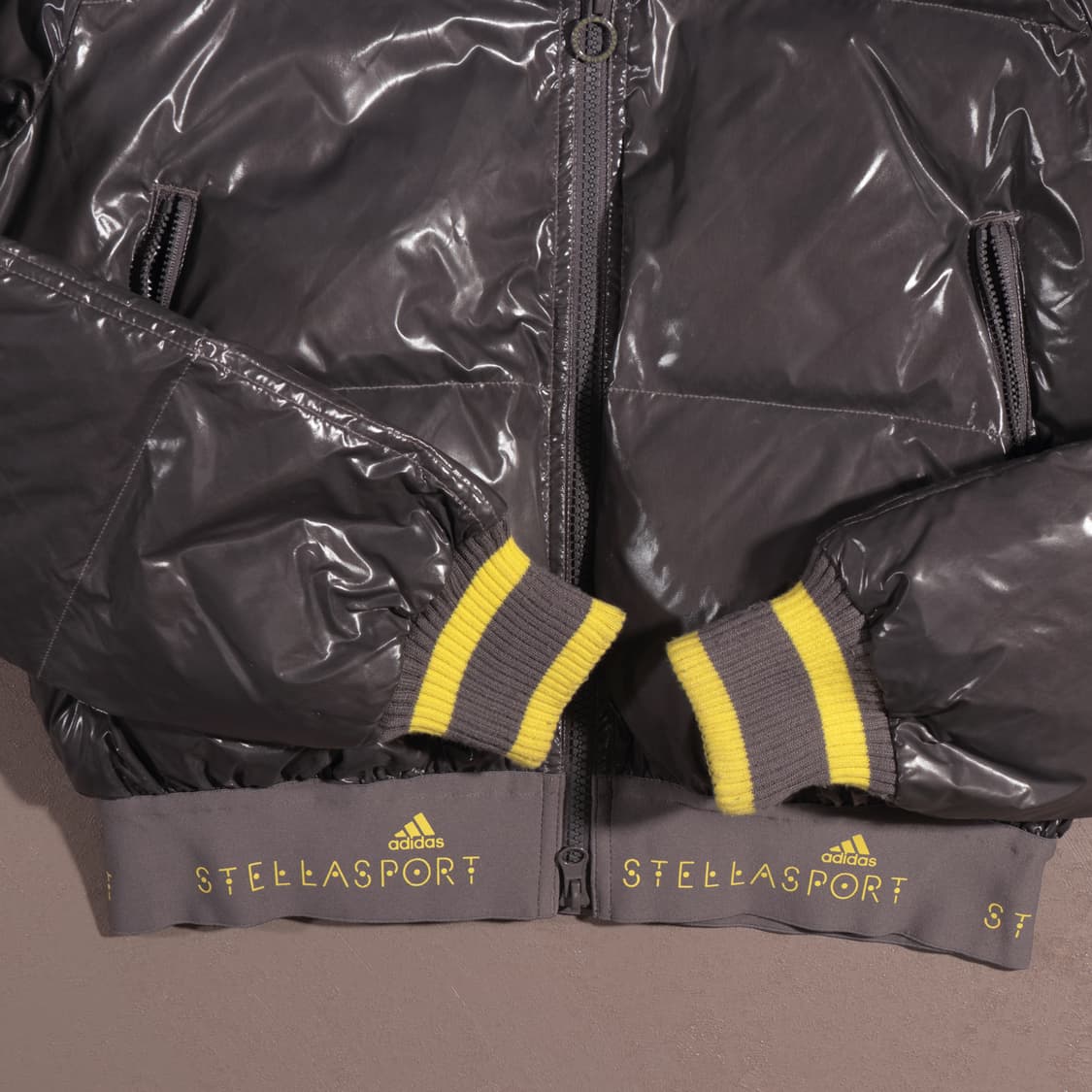 아디다스 x 스텔라맥카트니 크롭 에나멜 푸퍼 상품이미지6