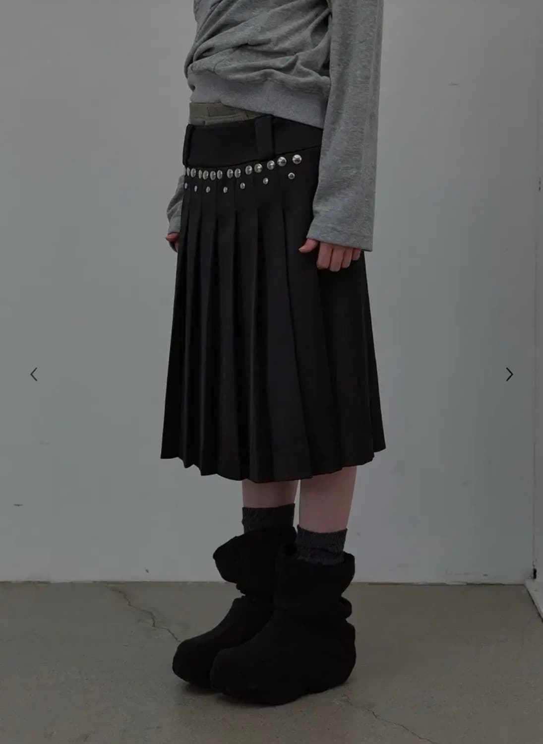 LCDC 스터드 플리츠 미디 스커트 상품이미지4