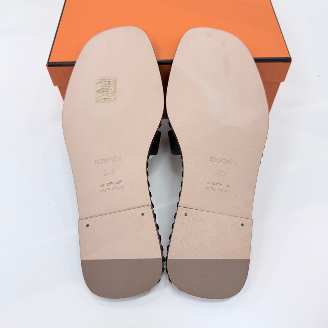 [미사용/235] 에르메스 이즈미르 투톤 스티치 샌들 슬리퍼 상품이미지8